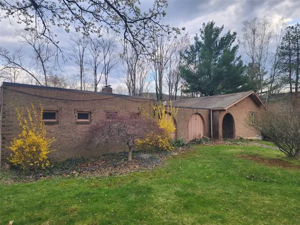 2612 Stamford Dr, Vestal, NY 13850