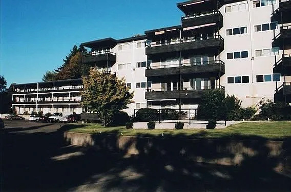 The Mauna Kea Comfortable, Age-Restricted / 55+ View Apartments — Photo 3