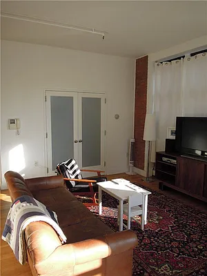 Rented by R New York | media 6