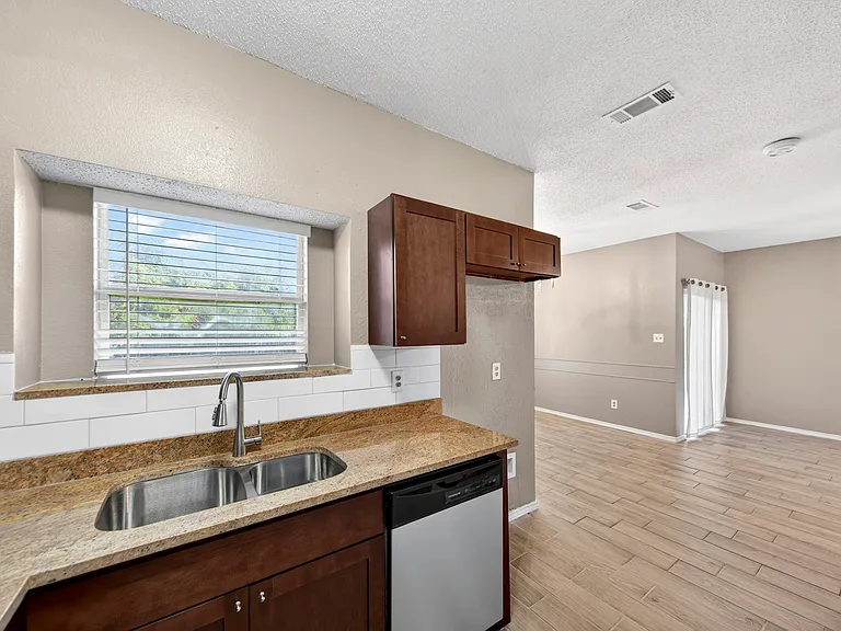 1523A Collin Dr — Photo 6