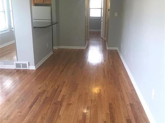 3rd image of 25987 Woodward Ave