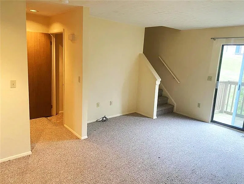 2 bed, 1.5 bath, $875 — Photo 2