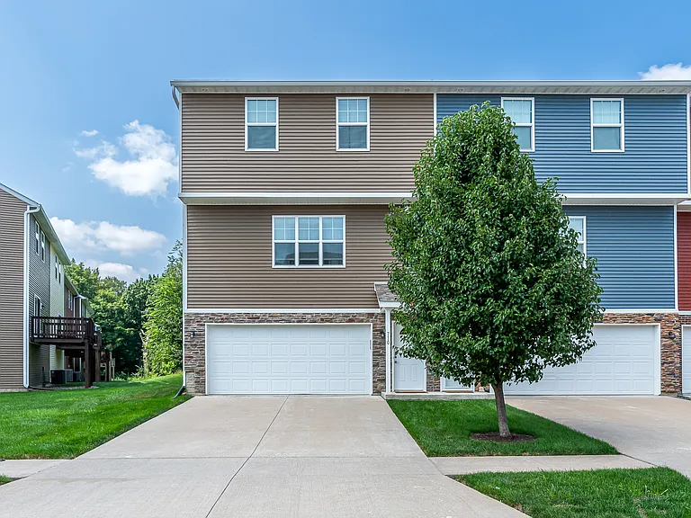 710 Cox Ct — Photo 1