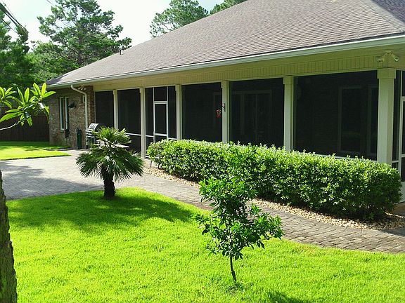 Screened rear porch 