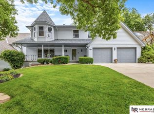 10310 Washington Dr, Omaha, NE 68127