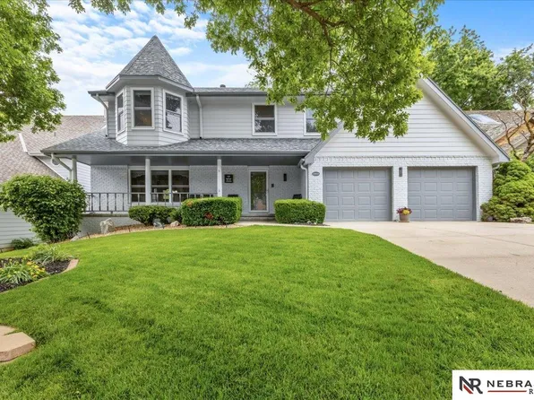 10310 Washington Dr, Omaha, NE 68127