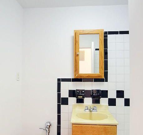 4th image of 405 W 54th St APT 3A