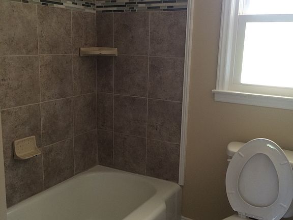 3rd image of 8914 Wexford Dr