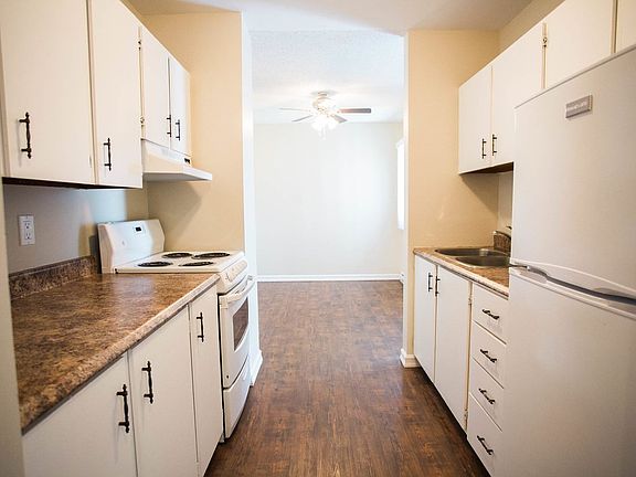 3rd image of 251 Anspach St