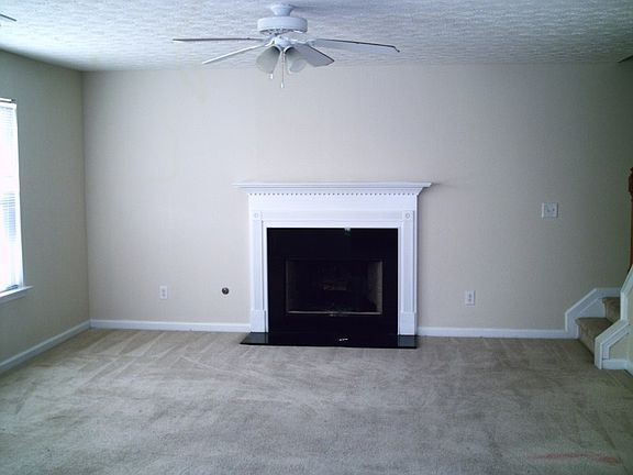 http://www.propertyboss.net/CustomerImages/EXCALIBR_92531/media/Properties/2097%20Cypress%20Place%20%20%20(9DE)\/zsmall_2097%202lr.jpg