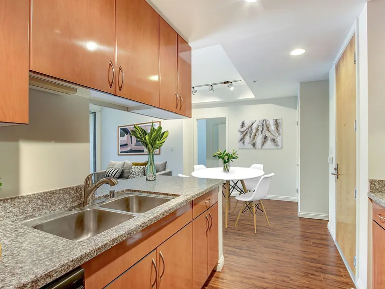 Old Pasadena Collection Apartments — Photo 49