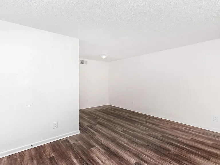 Crystal Pointe — Photo 31