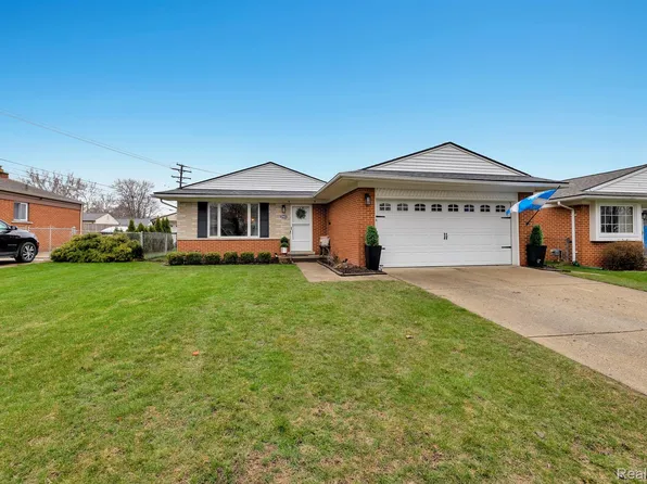 945 Kenilworth Pl, Clawson, MI 48017