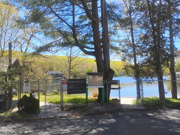 5th image of 32 Laurel Drive