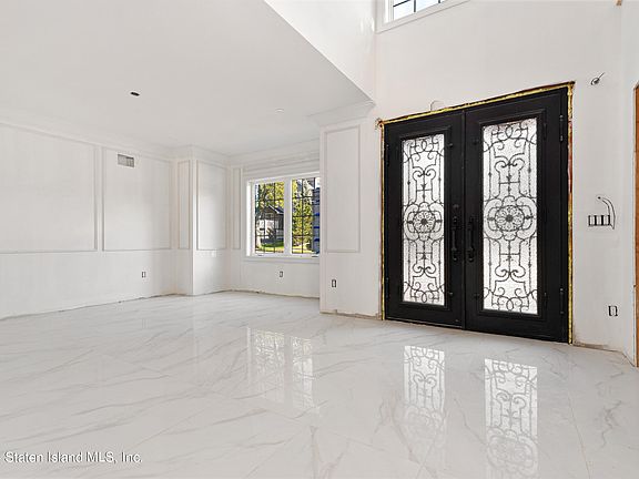 4th image of 77 Ardsley St