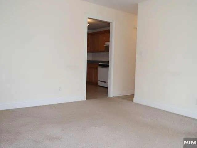 77 McKinley Ave — Photo 2