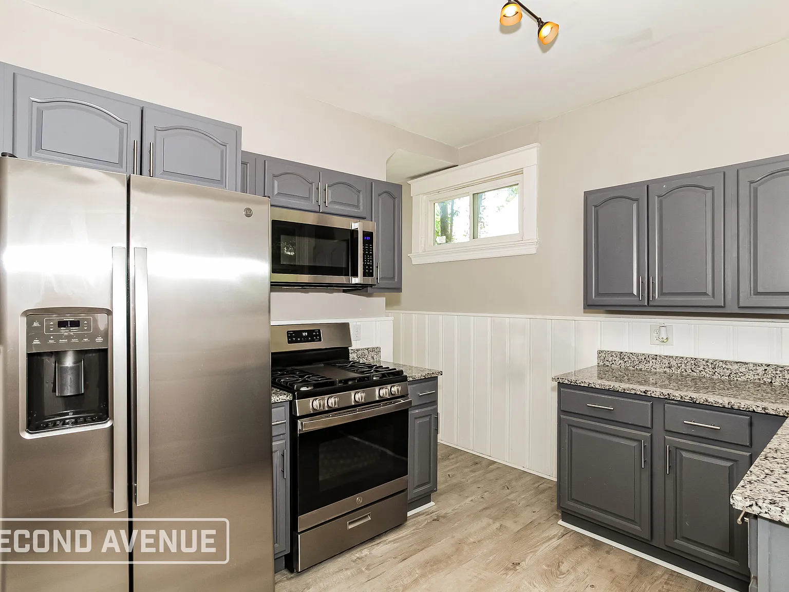 3 bed, 2.0 bath, 1036 sqft, $1,575 — Photo 2