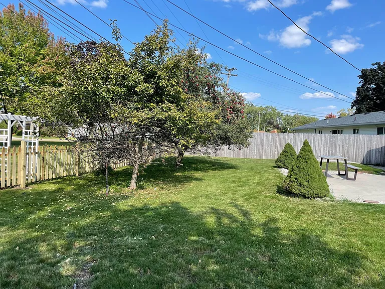 8743 Leslie Dr — Photo 37