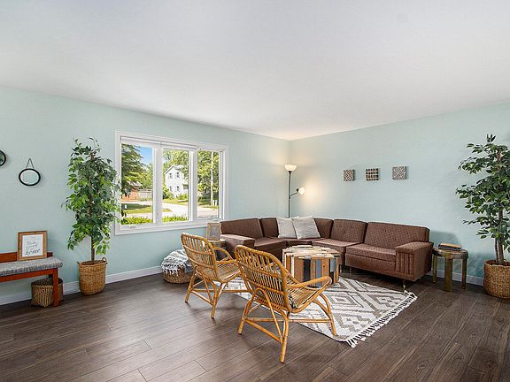 4th image of 6843 Marlow St