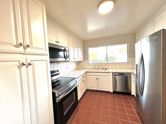 3rd image of 1191 Bruckner Cir