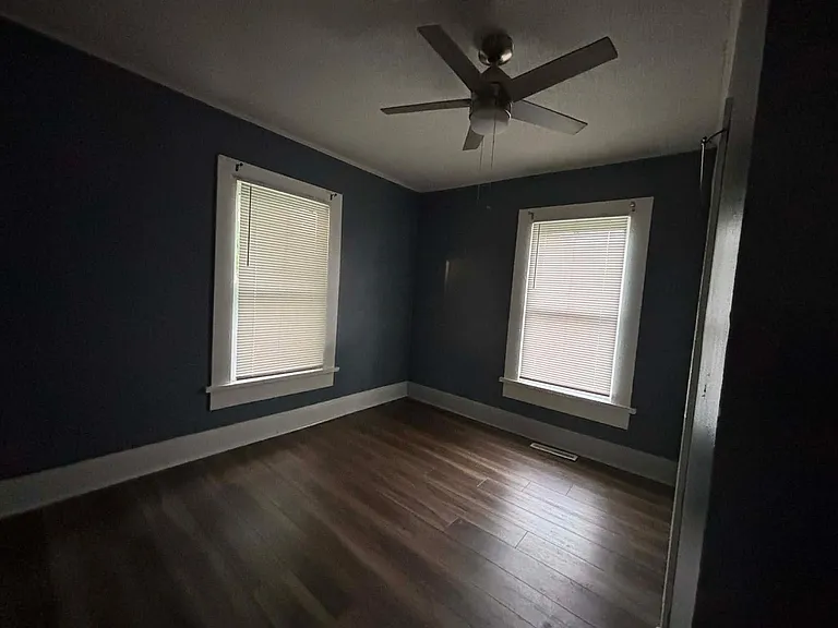 209 E Parker St — Photo 13