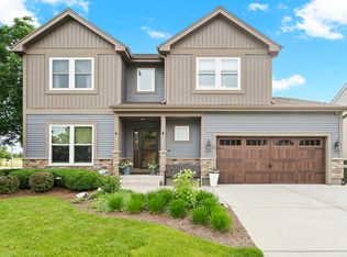 1 Hayward Ct, Lake In The Hills, IL 60156