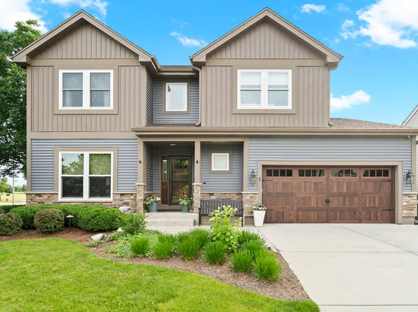 1 Hayward Ct, Lake In The Hills, IL 60156