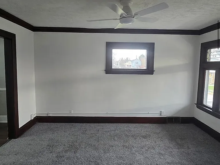 10909 Nelson Ave — Photo 8