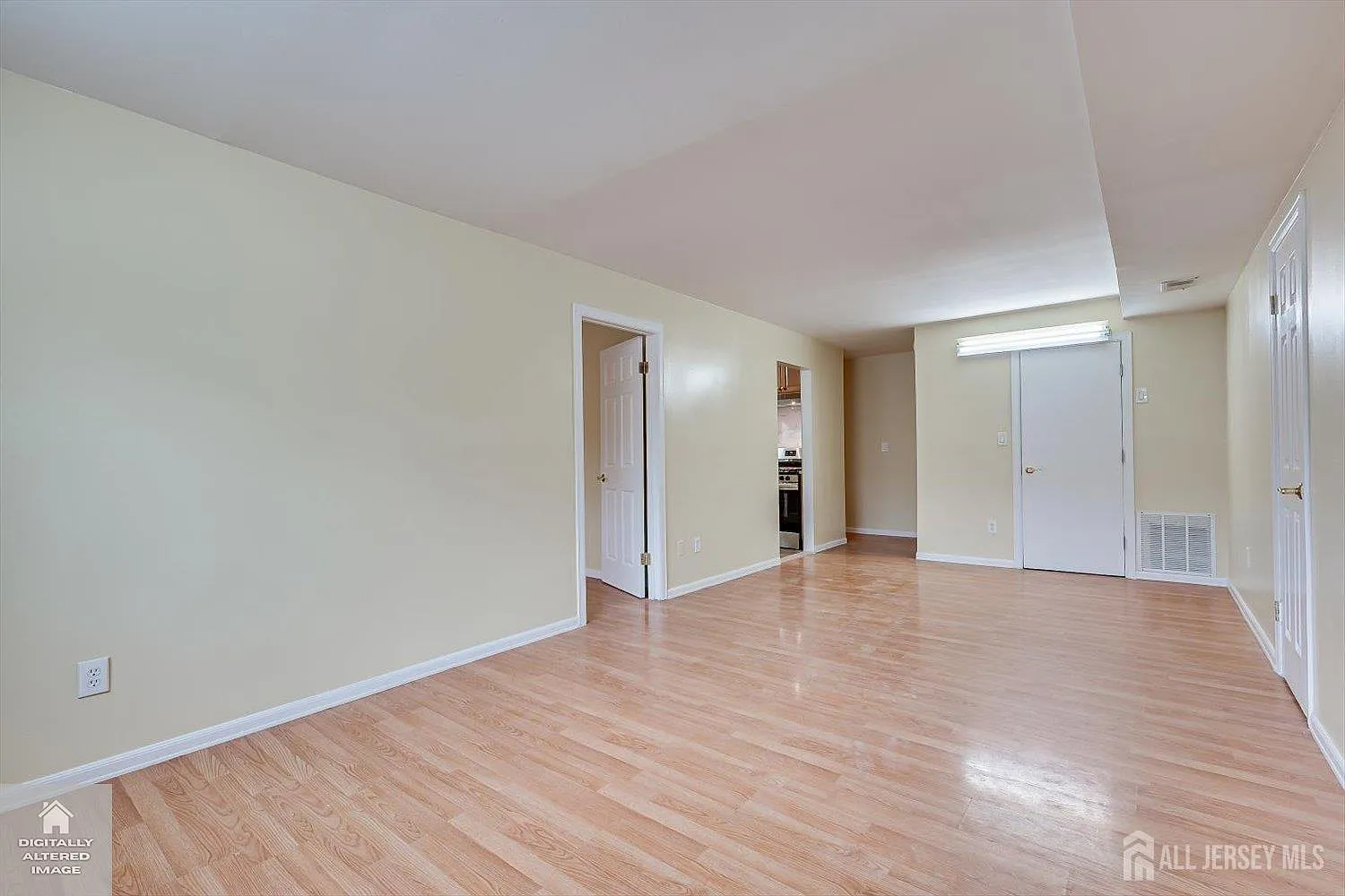 2 bed, 1.0 bath, 896 sqft, $2,100 — Photo 3