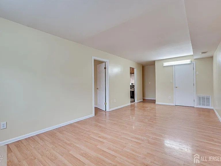 434 College Dr — Photo 3