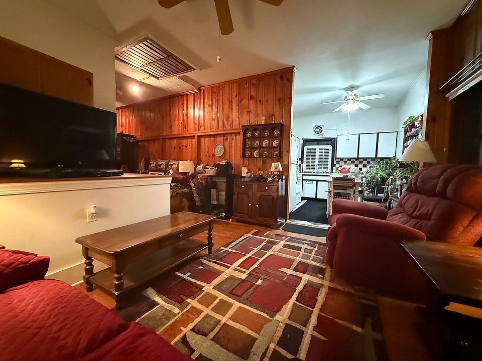 Open floor plan to kitchen with dining room table