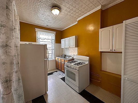 3rd image of 79-17 Jamaica Ave #3R