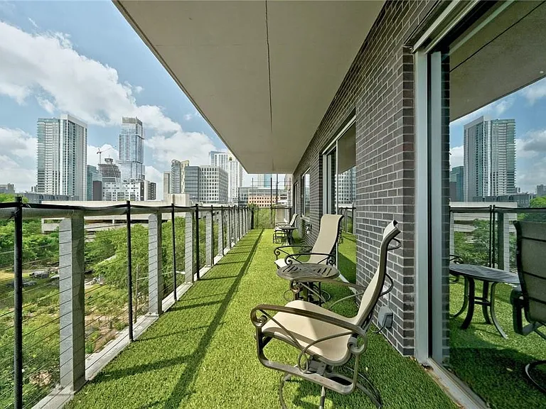 901 W 9th St #406 — Photo 25