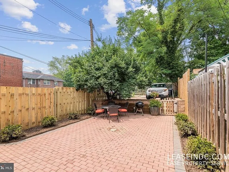 121 Webster St NW — Photo 32
