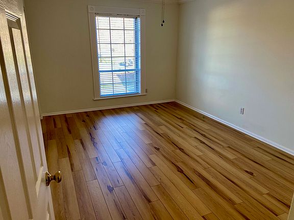 3rd image of 8400 Winzenburg Dr