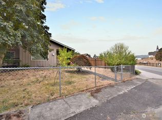 563 NE Lincoln Rd, Poulsbo, WA 98370