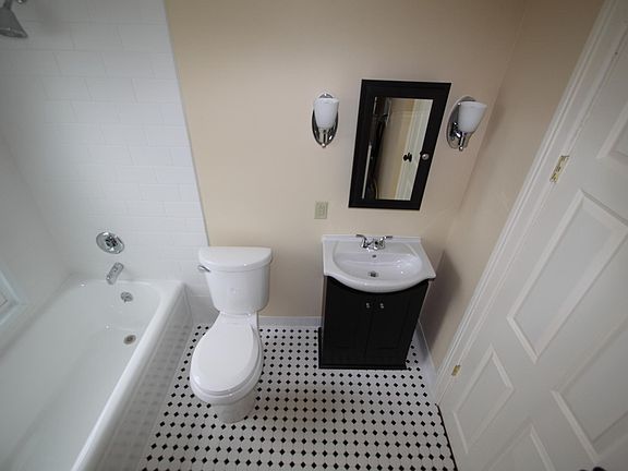 3rd image of 22 Lafayette Blvd