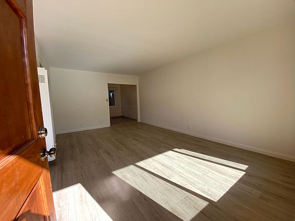 2nd image of 1128 20th St APT 3