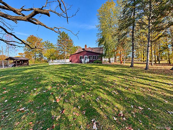 2nd image of 7249 Hackett Rd