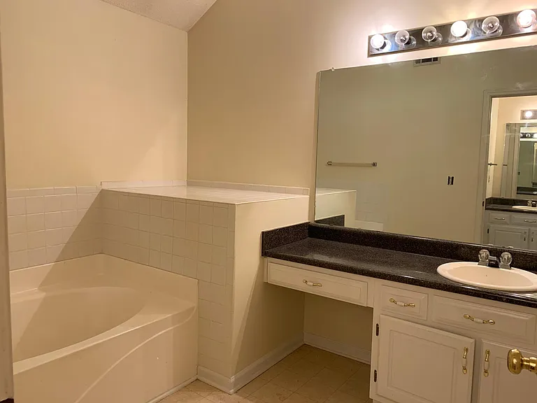 414 Summer Hill Cir — Photo 5