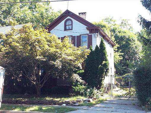 2nd image of 748 E 2nd St