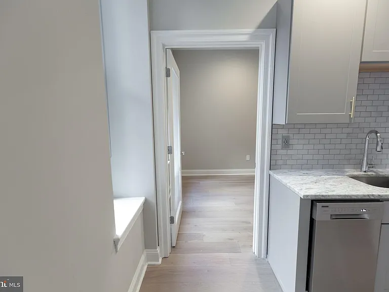 1411-6 Walnut St #211 — Photo 16