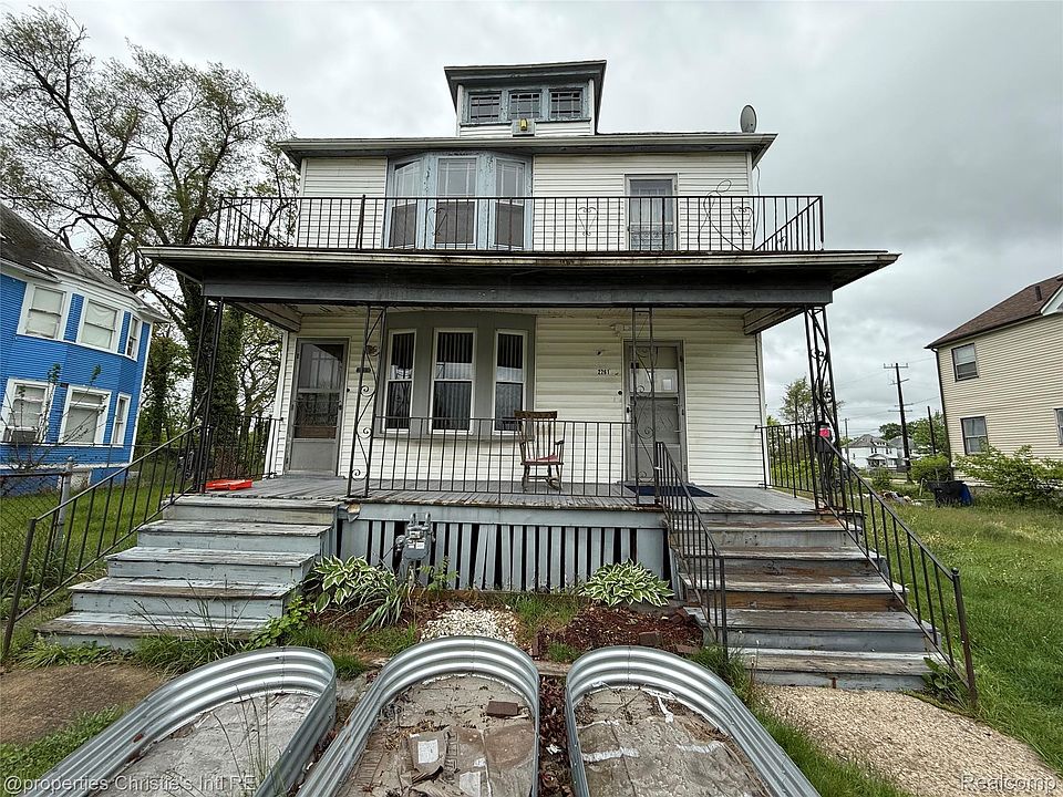1st image of 2259 Saint Clair St