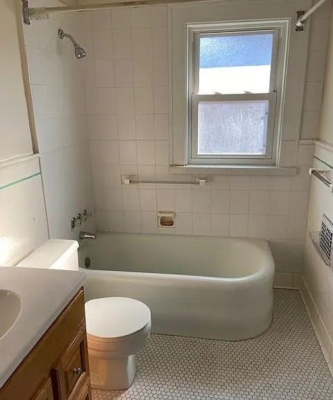 425 W 31st St — Photo 3
