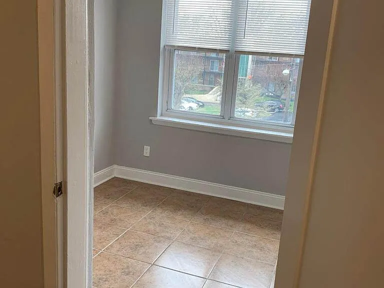 402 W Walnut Ln #A — Photo 11