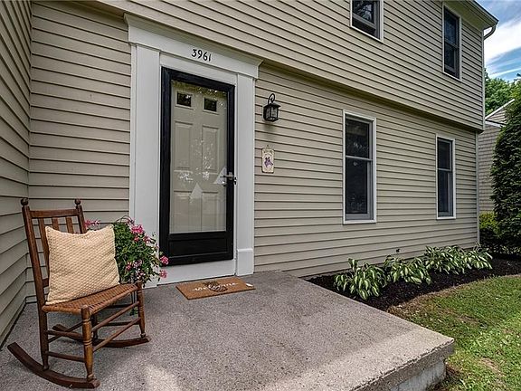 3rd image of 3961 Bowdoin Ln
