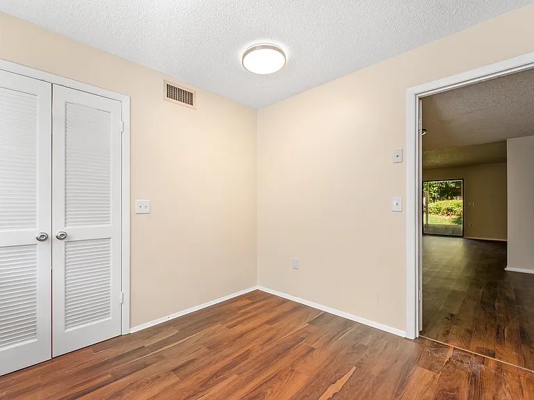 331 Greencastle Dr — Photo 12