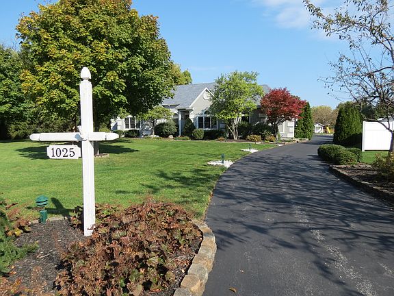 2nd image of 1025 Chalet Dr