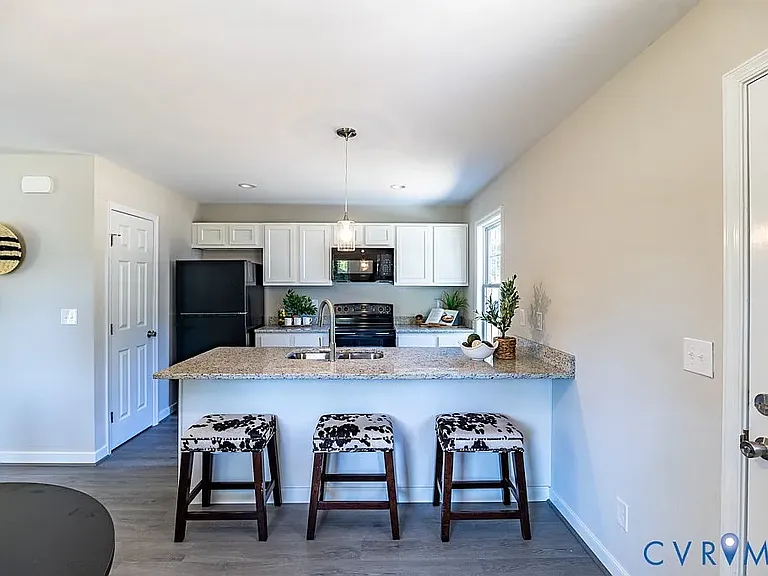 105 N Hurt St — Photo 5