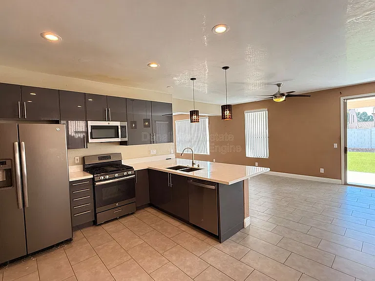 6425 W Desert Hollow Dr — Photo 7
